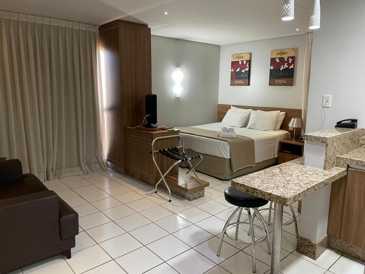 جويانيا Sun Square Suites Hotel By Lual المظهر الخارجي الصورة