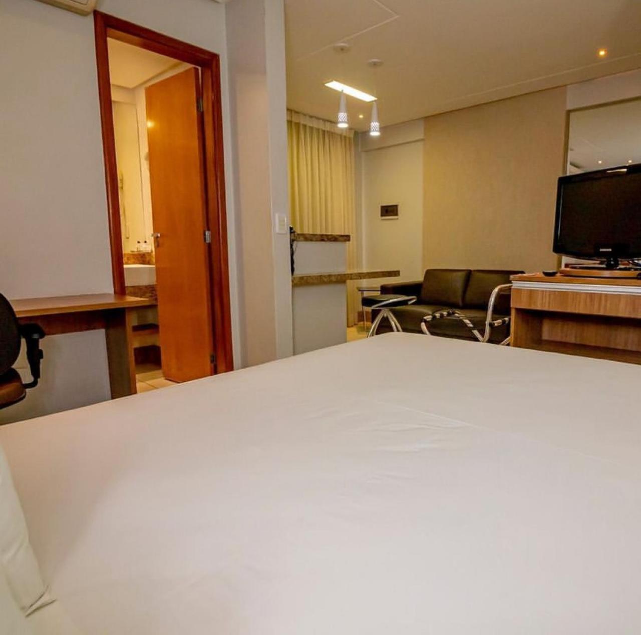 جويانيا Sun Square Suites Hotel By Lual المظهر الخارجي الصورة